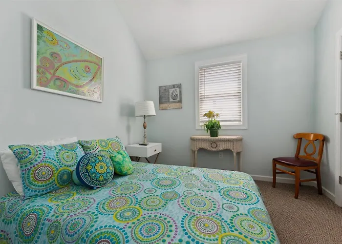 232 W Pine Ave 2 Beds, 1 Bath