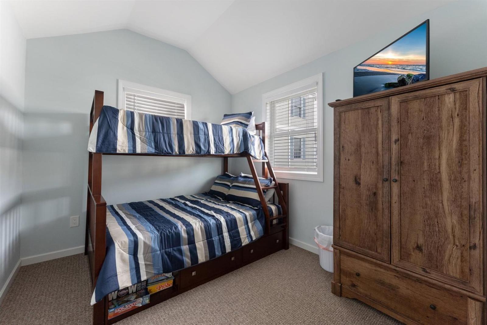 232 W Pine Ave 2 Beds, 1 Bath